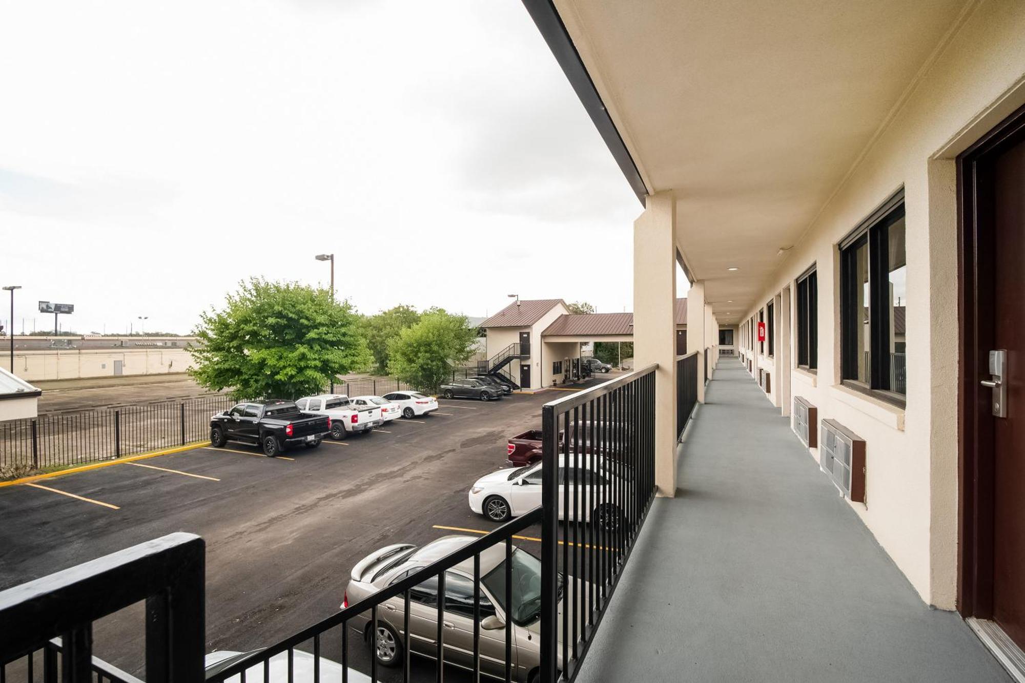 Oyo Hotel Houston N Fm-1960 Champions Tx Louetta Exterior photo